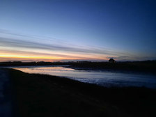 Insel-Sonnenuntergang-Farbenspiel